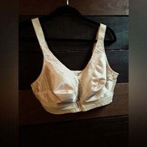 NWOT Naturalwear beige 38D no wire bra